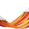 <p>Sieť je určená pre hojdanie a je vyrobená z bavlneného plátna. Má zaujímavú oranžovú farebnú kombináciu. Je skvelým prostriedkom pre oddych. Nosnosť siete je 200 kg a jej rozmery sú 200 x 150 cm. Sieť je spevnená drevenými časťami na oboch koncoch. Sieť je potrebné bezpečne zavesiť na stojan určený pre hojdacie plátna.</p>