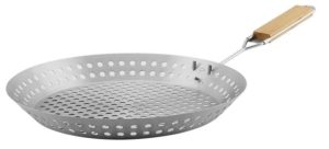 Okrúhly pekáč slúži na grilovanie. Je vyrobený z materiálu vhodného na umiestnenie priamo na gril. Malé kruhové otvory po celom povrchu pekáča zabezpečia rovnomerné upečenie jedla a tiež prepustia všetku nadbytočnú mastnotu. Pri umiestnení pekáča na gril sa celá kovová časť nahreje